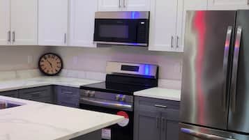 Mikrowelle, Ofen, Herdplatte, Geschirrspüler