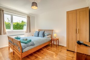3 bedrooms, free WiFi, bed sheets