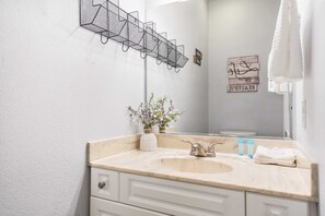 Dusch, hårtork och handdukar