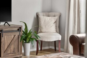 Interior - Tranquil Getaway – For 8! (Branson)