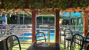 6 piscines extérieures