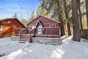Front of property - Blue Skies- Modern Cabin (Big Bear Lake)