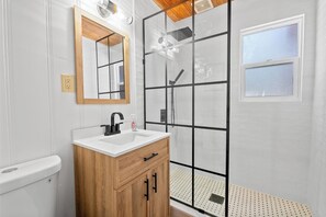 Signature Cabin, 2 Bedrooms, Non Smoking, Kitchen | Bathroom | Free toiletries, hair dryer, towels, soap - Blue Skies- Modern Cabin (Big Bear Lake)