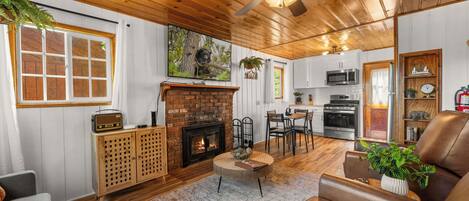 Signature Cabin, 2 Bedrooms, Non Smoking, Kitchen | Living room | 49-inch Smart TV with digital channels, fireplace