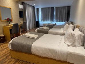 皇室套房 | 書桌、隔音、免費 Wi-Fi