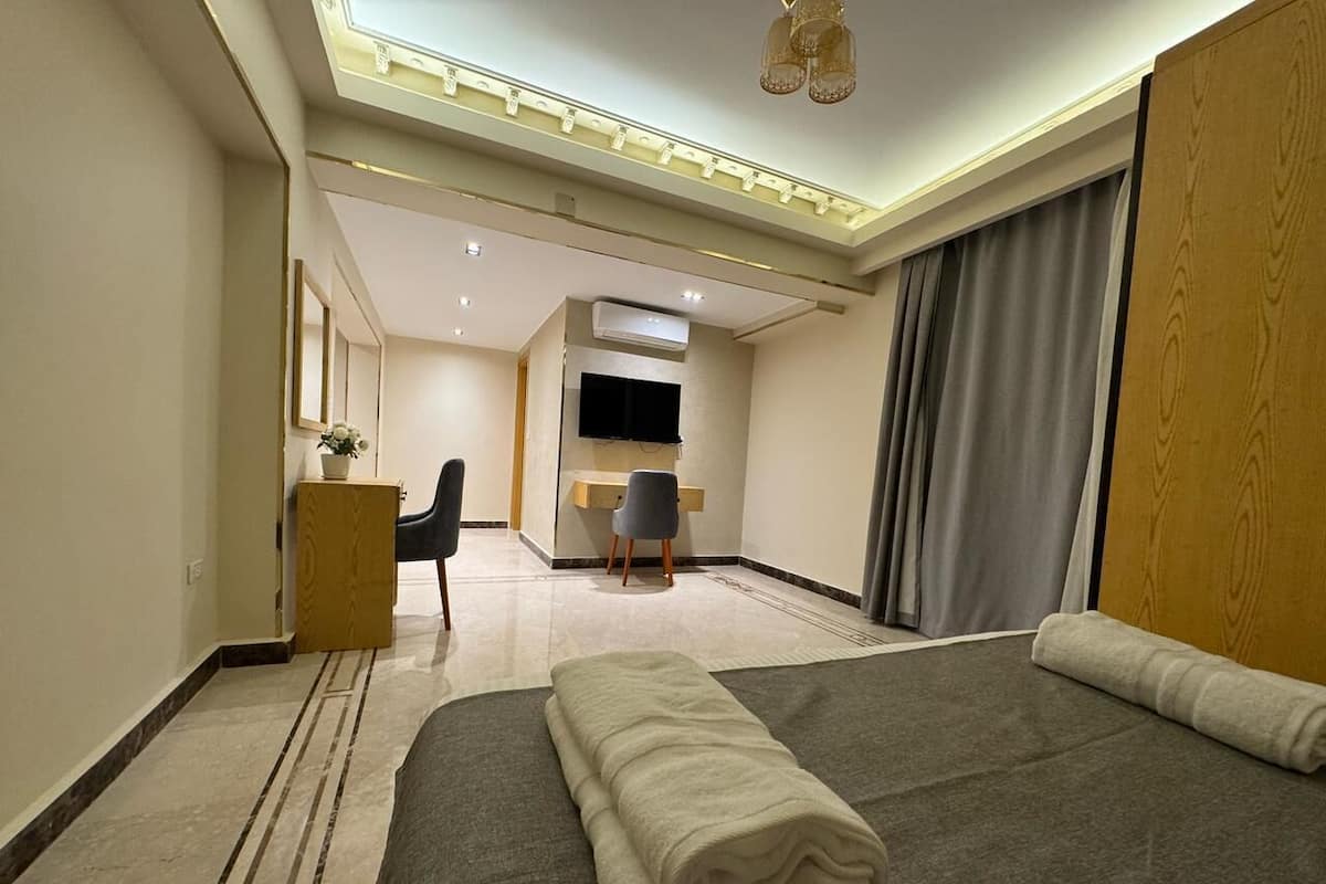 1 bedroom, desk, soundproofing, free WiFi