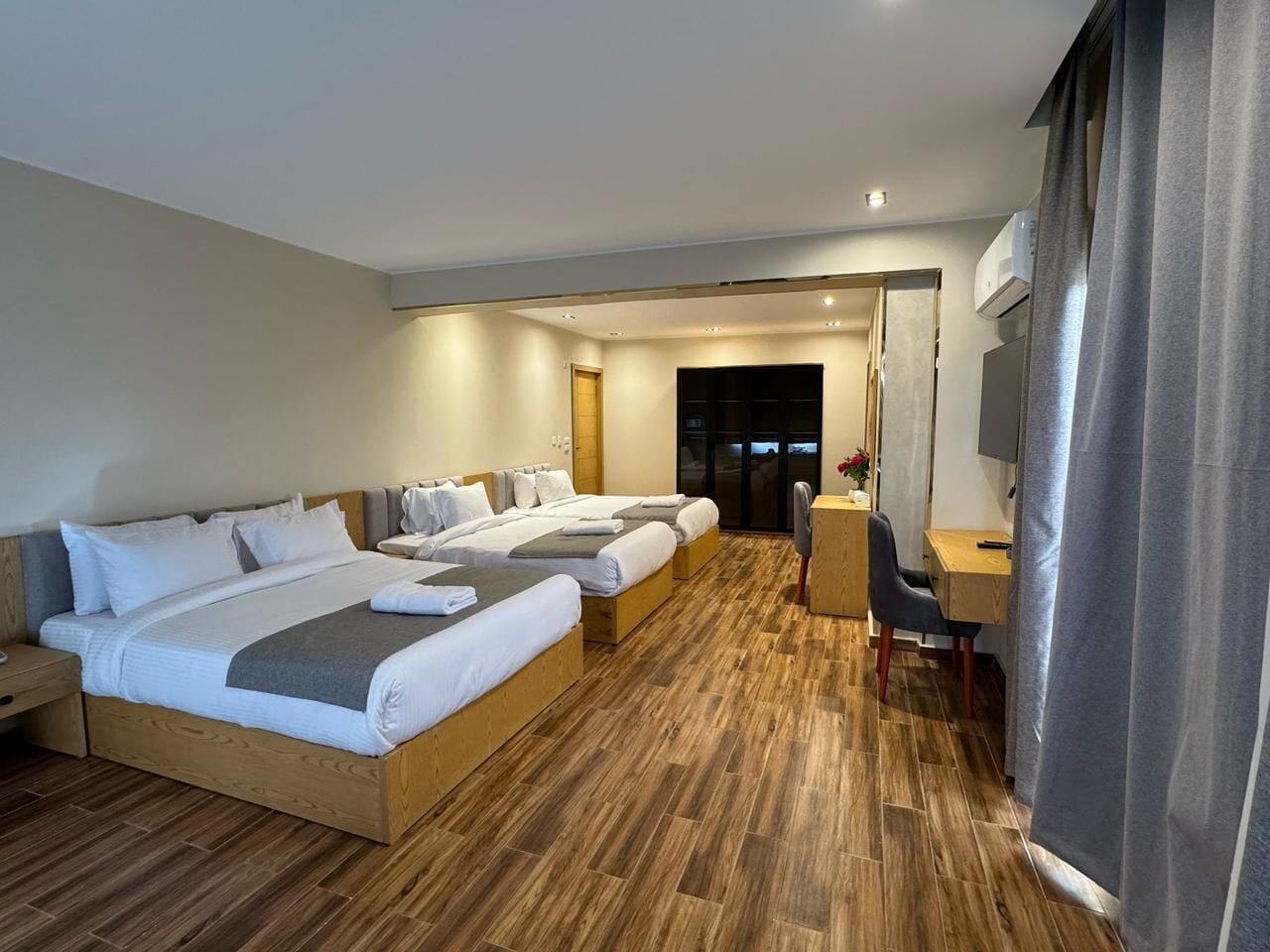 Luxury Suite | Desk, soundproofing, free WiFi