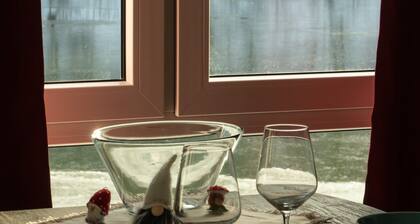 Modern Holiday Apartment With Lake View