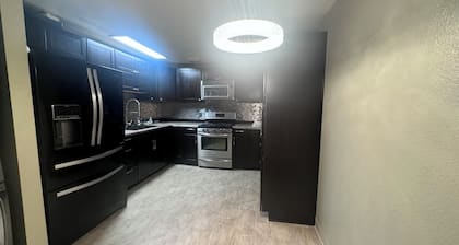 1 room/3br condo
<1mile away from UAA, hospital & costco
LGBTQ & Pet friendly