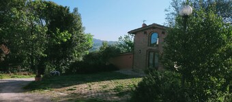 Cozy Tuscan-style apartment Suitable for families. Pets allowed
