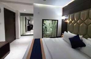 Laptop workspace, soundproofing, free WiFi - Carlton Swiss Luxury Residency (Abuja)