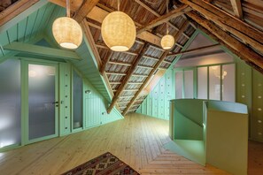 Villa familiar, patio, vista al jardín | Área de sala de estar | Juguetes 