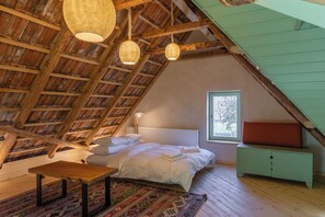 Villa familiar, patio, vista al jardín | Área de sala de estar | Juguetes 