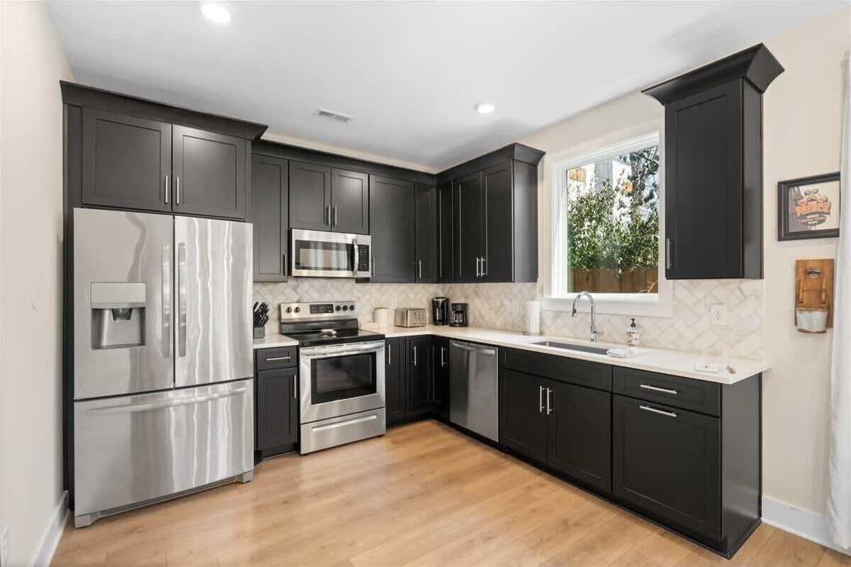 Geladeira, micro-ondas, fogão, cooktop