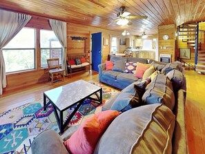 Smart TV, fireplace - Wild Horse Haven | Mountain Views, Pet-Friendly (Alto)
