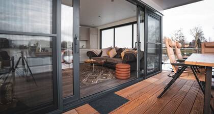 Beautiful Houseboat in Hoxter