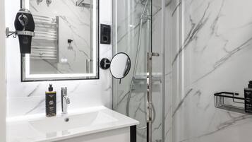 Single Studio | Bagno | Doccia, articoli per l'igiene personale ecosostenibili, asciugacapelli