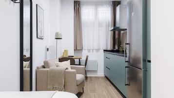 Single Studio | 1 dormitorio, decoración individual, mobiliario individual y escritorio