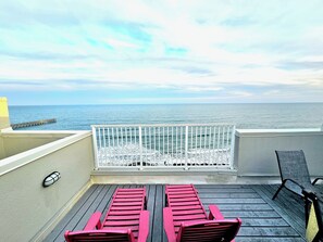 Terrace/patio - 2-bedroom penthouse in North Myrtle Beach with two-story balcony and indoor pool (North Myrtle Beach)