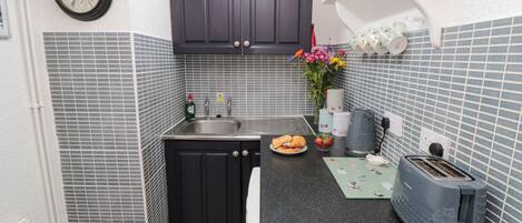 Batterie de cuisine, vaisselle et ustensiles