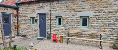 คอทเทจ | บริเวณภายนอก