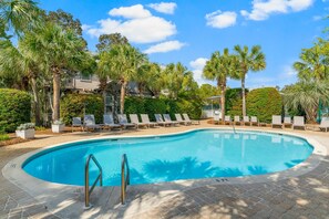 Seasonal outdoor pool, sun loungers - Cassine Station by Panhandle Getaways (Santa Rosa Beach)