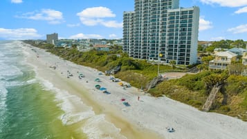 In Strandnähe, weißer Sandstrand