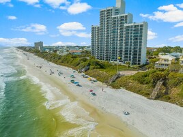 Una playa cerca, arena blanca