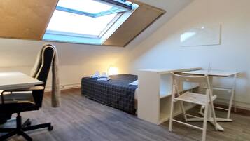 1 chambre, fer et planche à repasser, Wi-Fi, draps fournis