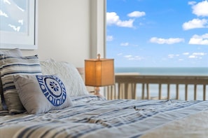 3 bedrooms, iron/ironing board, travel cot, free WiFi - Oceanfront Home w/ Two Master Suites, Large Deck (Ponte Vedra Beach)