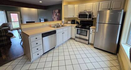 Wisp Retreat- 2 bedroom Ski Condo near slopes and lake