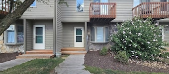 Wisp Retreat- 2 bedroom Ski Condo near slopes and lake