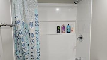 Handtücher, Seife, Toilettenpapier