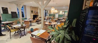 This beautiful country house is a former coaching inn dating from 1586,