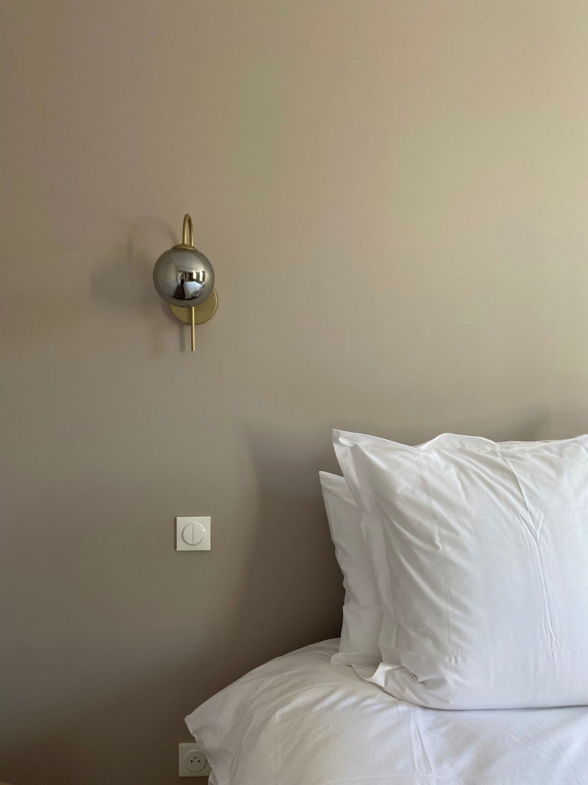 5 bedrooms, iron/ironing board, WiFi, bed sheets