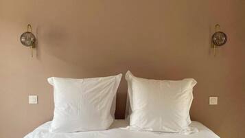 5 habitaciones, tabla de planchar con plancha, wifi y ropa de cama