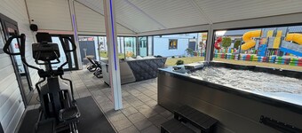 Large holiday homes close to the beach