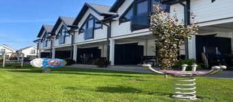 Large holiday homes close to the beach