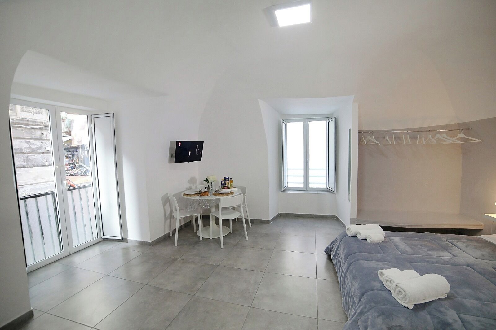 1 camera, Wi-Fi gratuito, lenzuola
