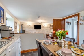 Fridge, oven, dishwasher, cookware/dishes/utensils