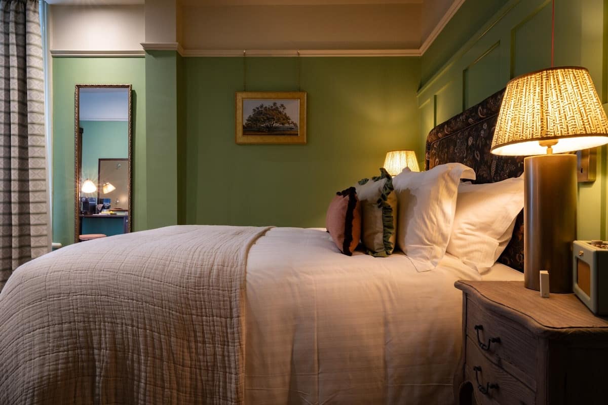 Comfy Double Room | 1 bedroom, in-room safe, iron/ironing board, free WiFi