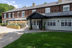 Exterior - The Ragged Robin (Godalming)