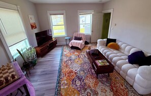 Smart TV, fireplace, ping pong, books