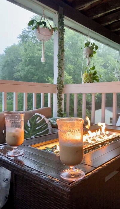 Family-friendly 5-Bedroom Webster Home w/ Cozy Balcony - Perfect for Families!