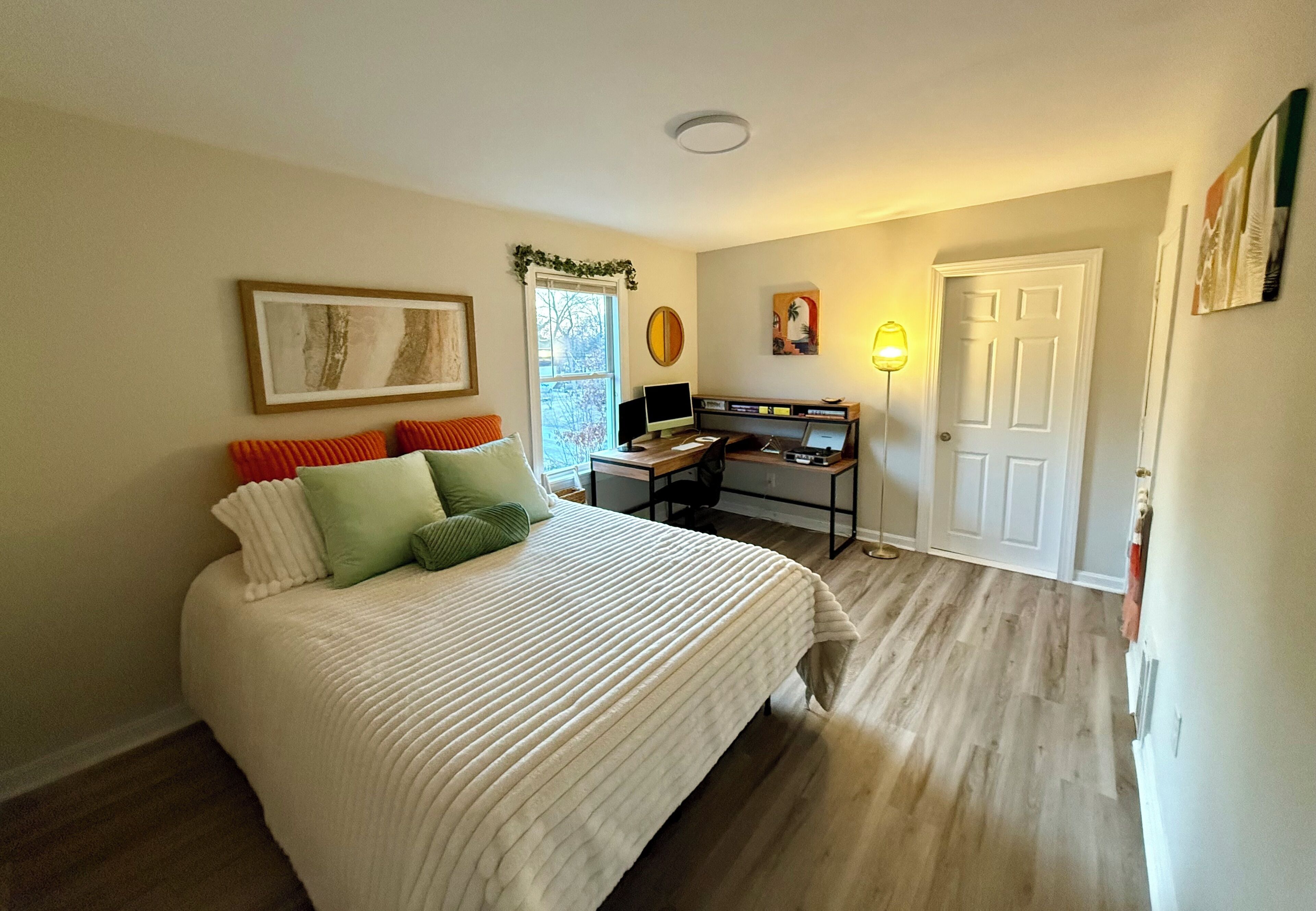 5 bedrooms, in-room safe, desk, iron/ironing board