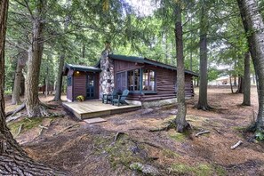 Exterior - Lakefront Getaway w/ Beach & Pet Friendly (Levering)