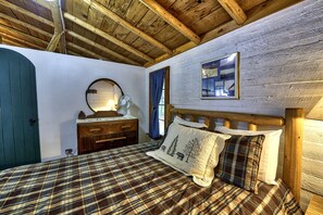 2 bedrooms, WiFi, bed sheets - Pet Friendly Lakefront Cabin (Levering)