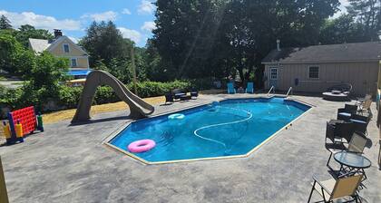 Spacious 6-bedroom House/Minutes From Lake George