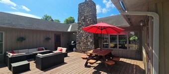 Spacious 6-bedroom House/Minutes From Lake George