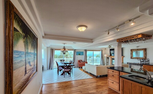 Smart TV - Oceanside Manor – High Tide: Beachside Luxury (Surf City)